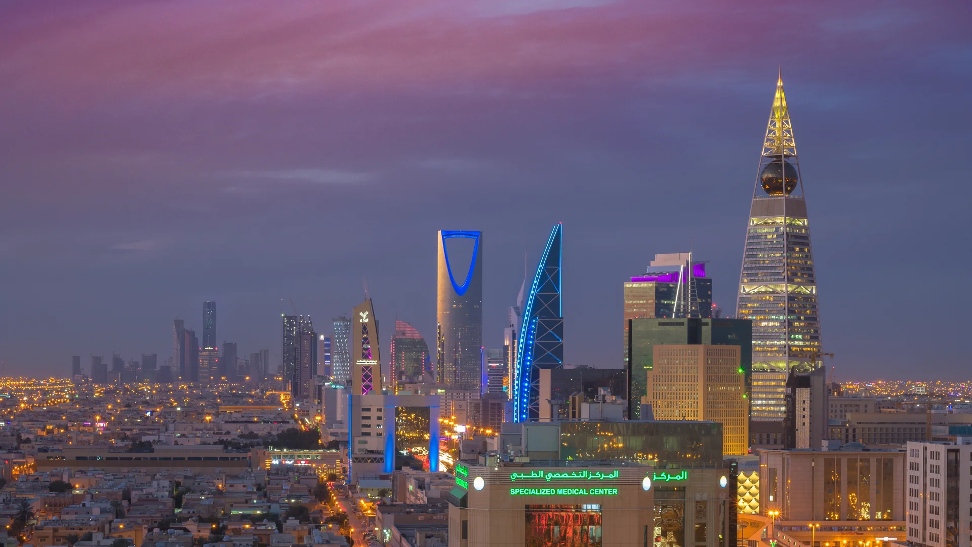 أفق الرياض، حيث نقدّم خدماتنا للأفراد والمنشآت